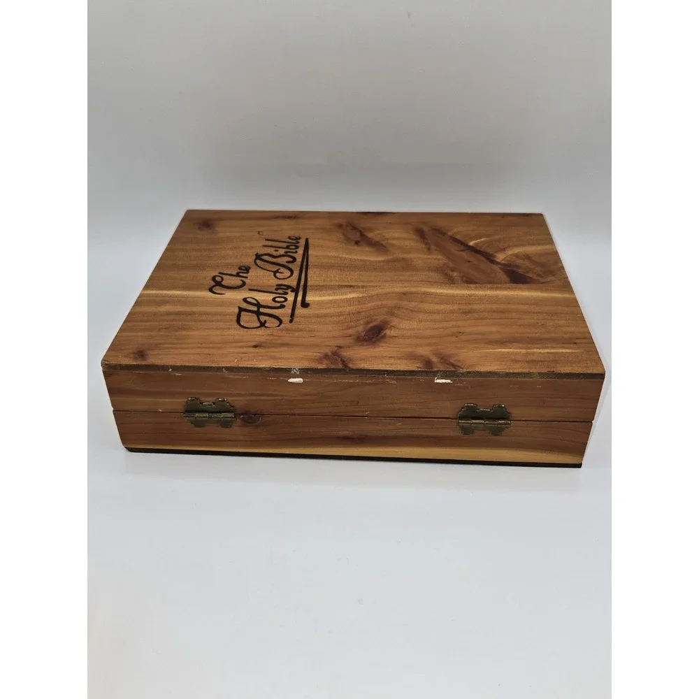 Memorial Edition‎ Holy Bible Union Made Wooden Box UAW Local 274